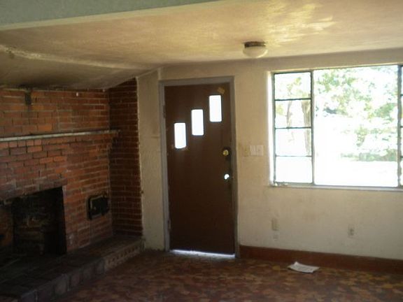 4th image of 2330 Oglesby Ave