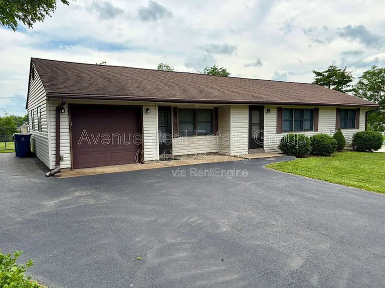 608 Connie Ln — Photo 1