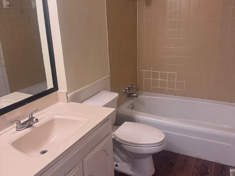 11421 N May Ave #B — Photo 8