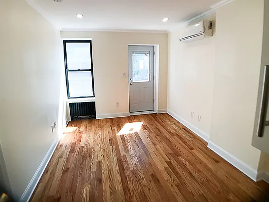 Rented by Francine Realty | media 8