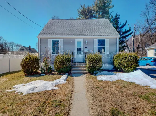 10 Harkness Dr, Milford, CT 06460