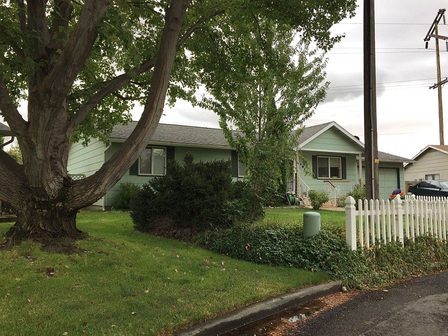 2nd image of 1210 SE Colonial Dr