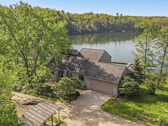 3rd image of 698 Clarkson Dr NE
