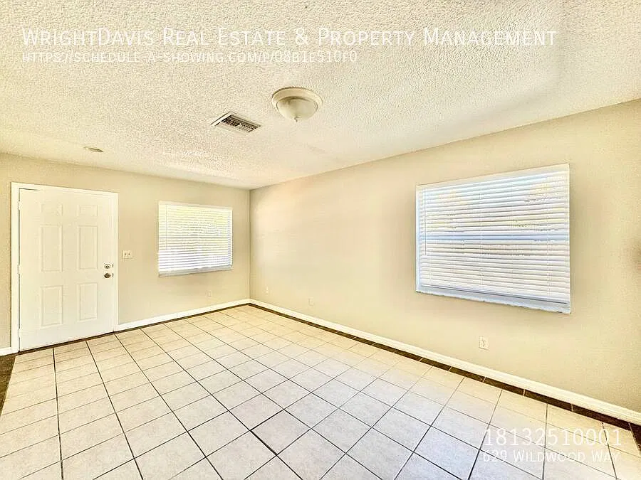 Charming 2-Bed Duplex — Photo 4