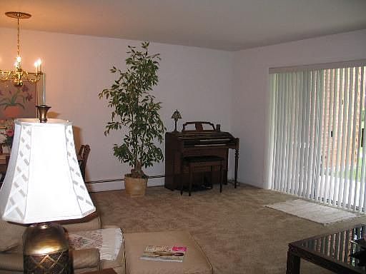 3rd image of 4250 Saratoga Ave APT 105