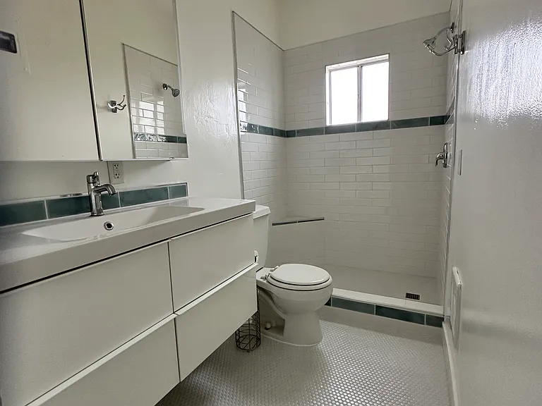 631 E Helen St — Photo 13