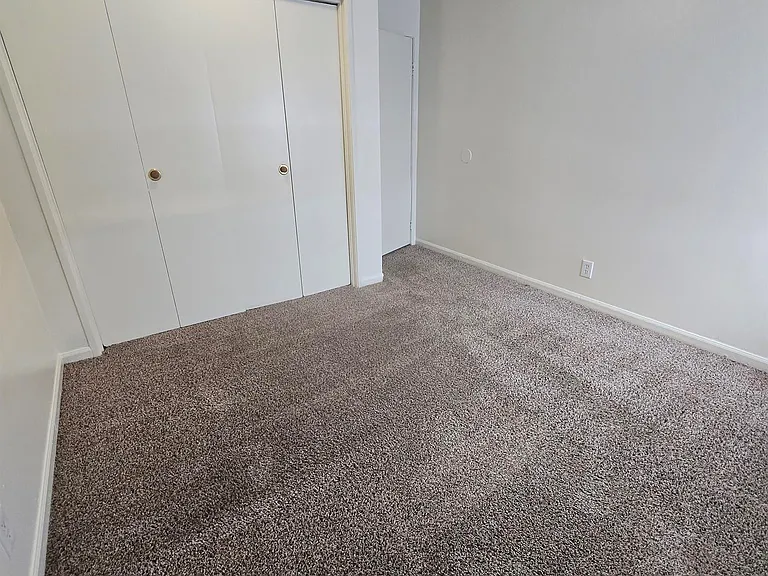 Murray Hill Apartments — Photo 18