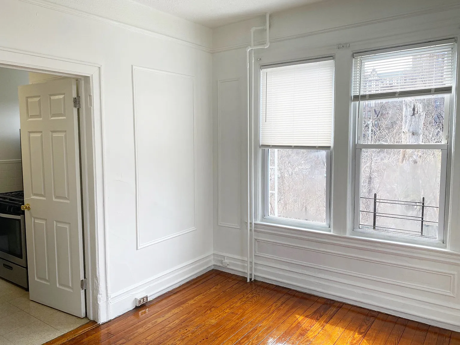 3 bed, 1100 sqft, $3,200 — Photo 2