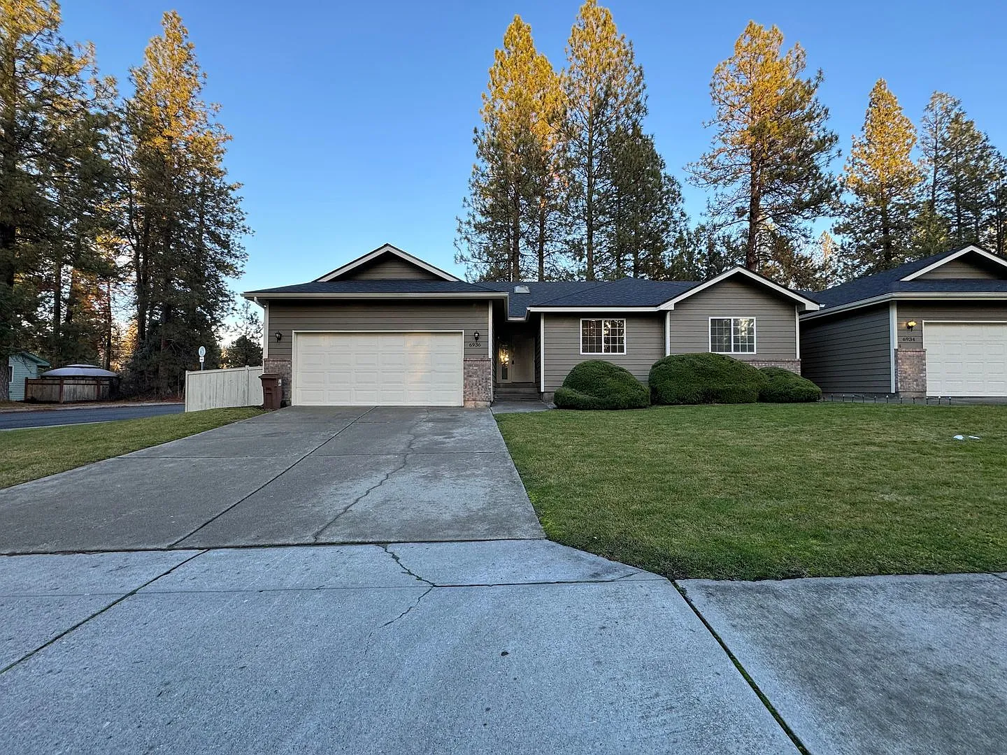 Charming 2 Bed, 2 Bath Duplex near Riverside State Park! — Photo 4