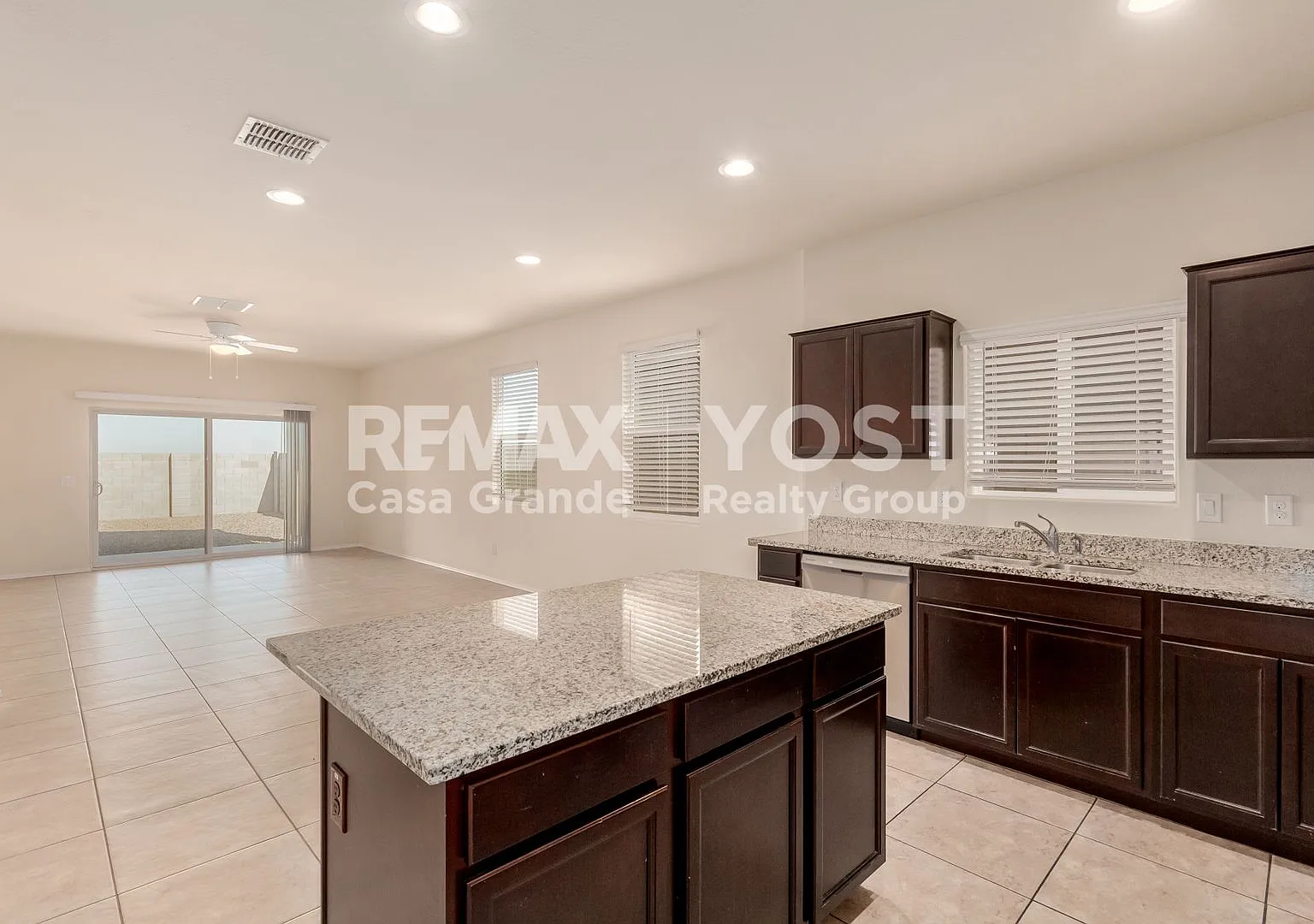 Spacious Rental Home with Office/Den in Maricopa, AZ — Photo 3