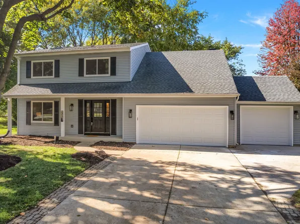 2301 Mecan Dr, Naperville, IL 60564
