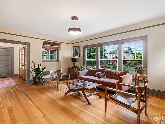 4th image of 215 18th Avenue SE