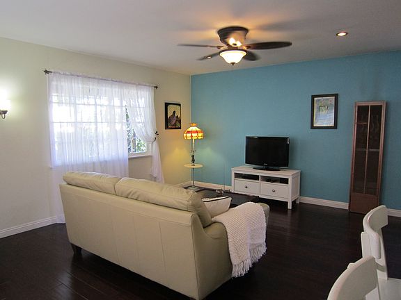 5th image of 1310 N Hollywood Way