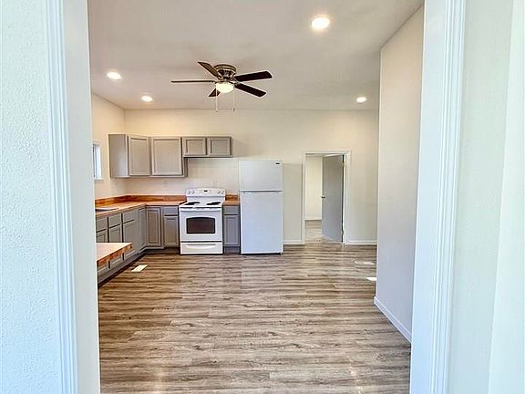 4th image of 443 S State St