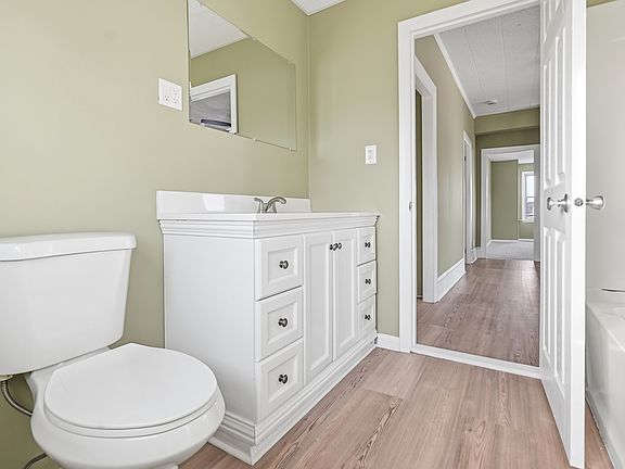 5th image of 23 Lexington St APT 2