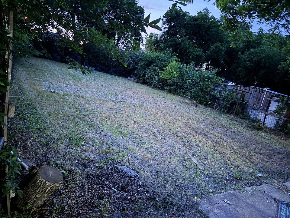 2nd image of 1439 Hudspeth Ave