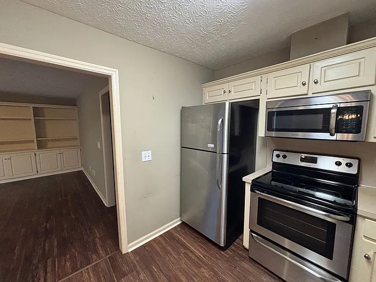 1338 Virginia St — Photo 7