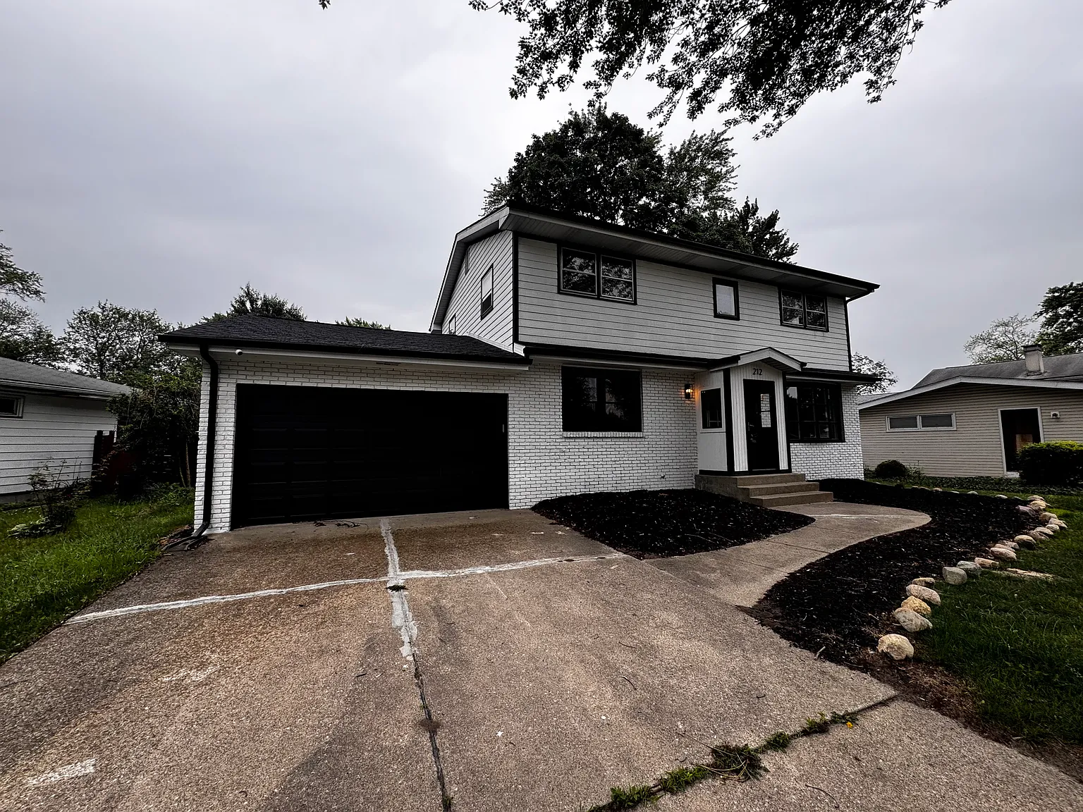 212 Belmont Ct — Photo 3