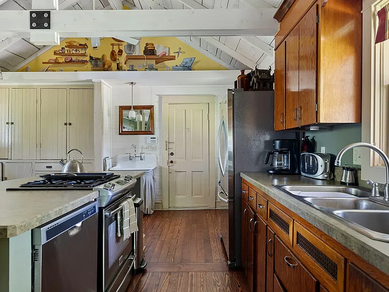 205 N Elm St — Photo 11