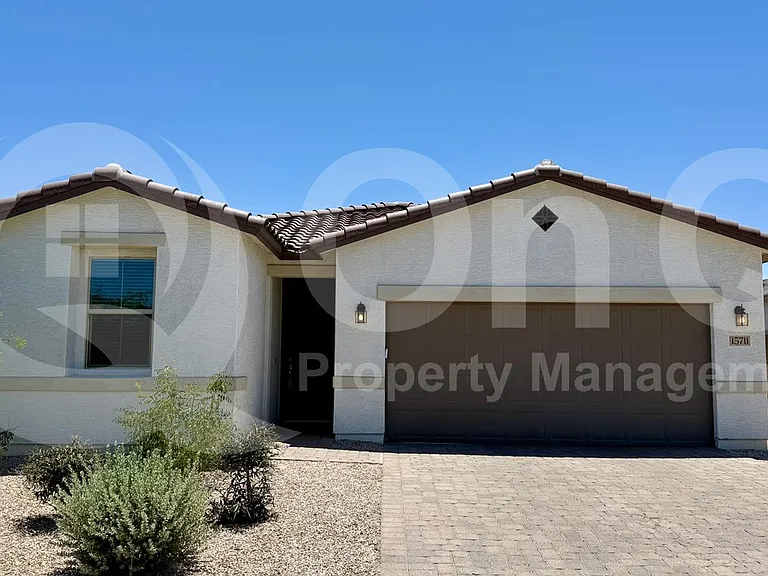 15711 W Monroe St — Photo 2