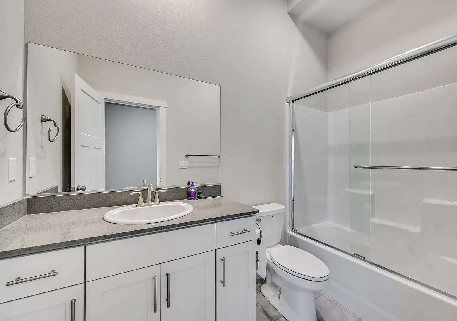 Spacious 3-Bed, 3.5-Bath Townhome in Happy Valley with Attached Garage! — Photo 3