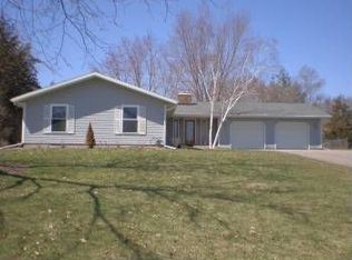 7227 Birchwood Dr, Sauk City, WI 53583