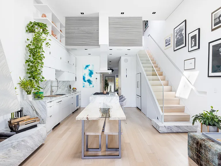 455 W 22nd St #PENTHOUSE — Photo 1