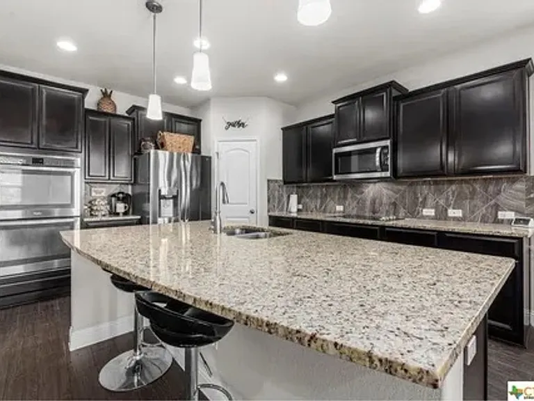807 Old World Dr — Photo 31