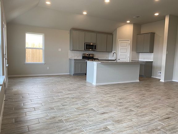 5th image of 132 Lyndon Dr