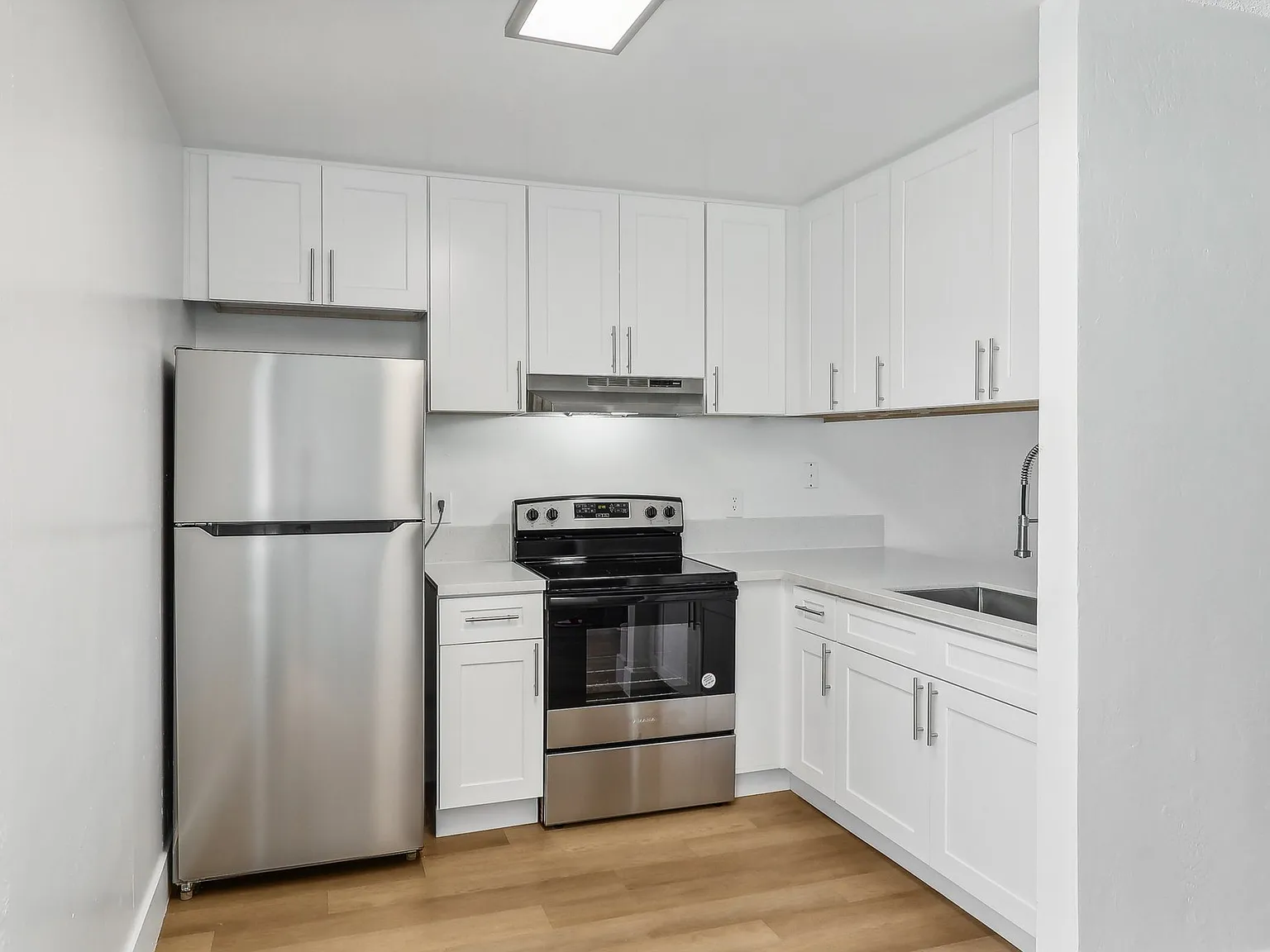 Terre at 1037 Peach — Photo 2