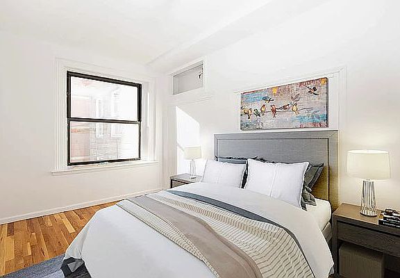 5th image of 311 Broadway Ph B
