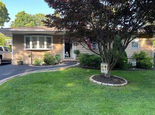 275 Smith Rd, Shirley, NY 11967