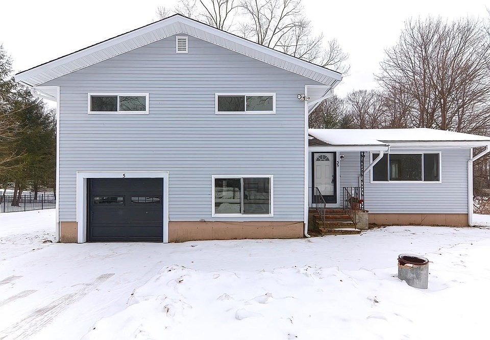 1st image of 35 Vaughn Ct