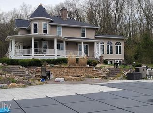3937 Green Hills Dr, Pinckney, MI 48169