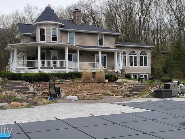 3937 Green Hills Dr, Pinckney, MI 48169