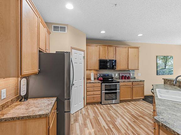 4th image of 2694 County Road H2