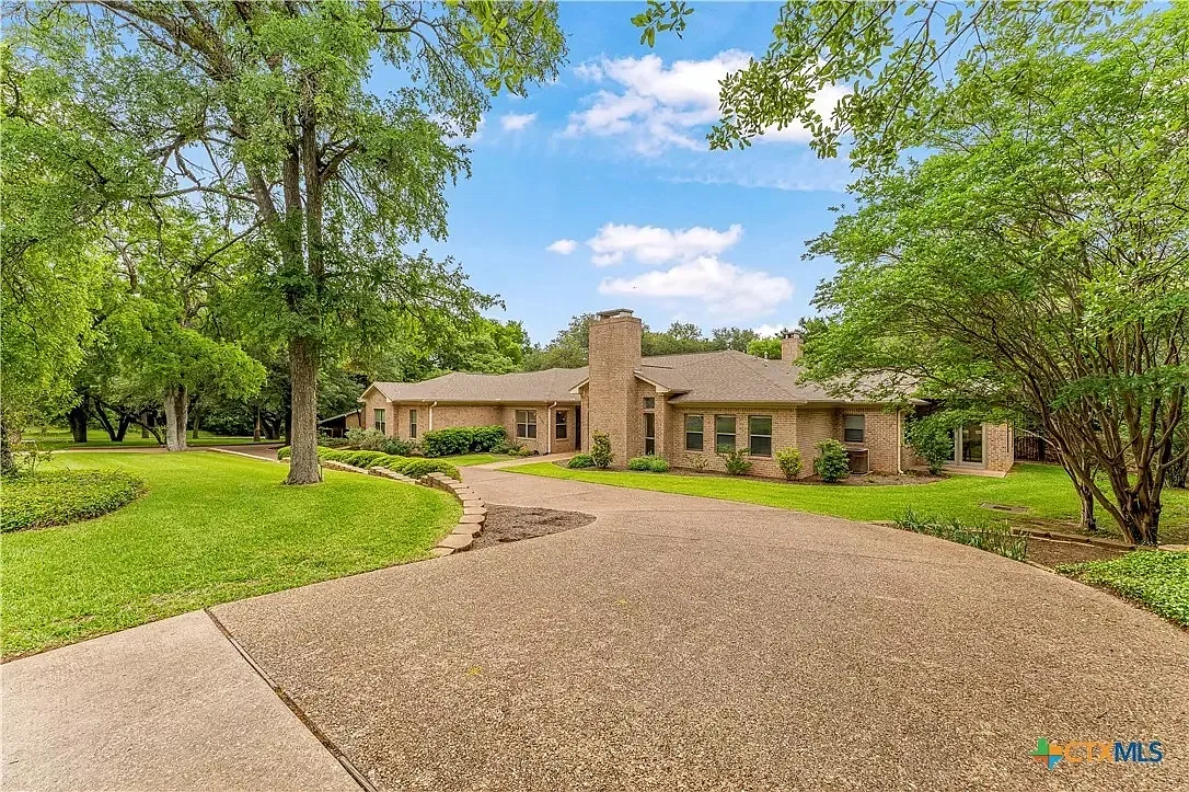 4 bed, 3525 sqft, $8,500 — Photo 3