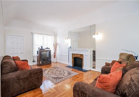 3rd image of 626 E 93rd St