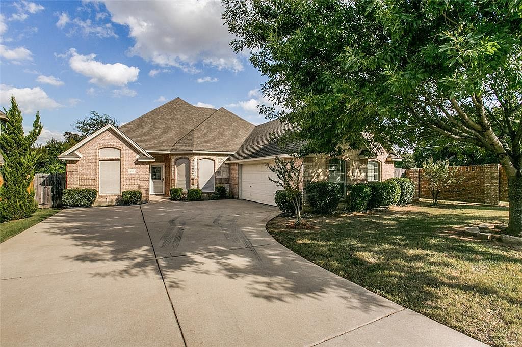 7211 Garden Green Dr, Arlington, TX 76001 | Zillow