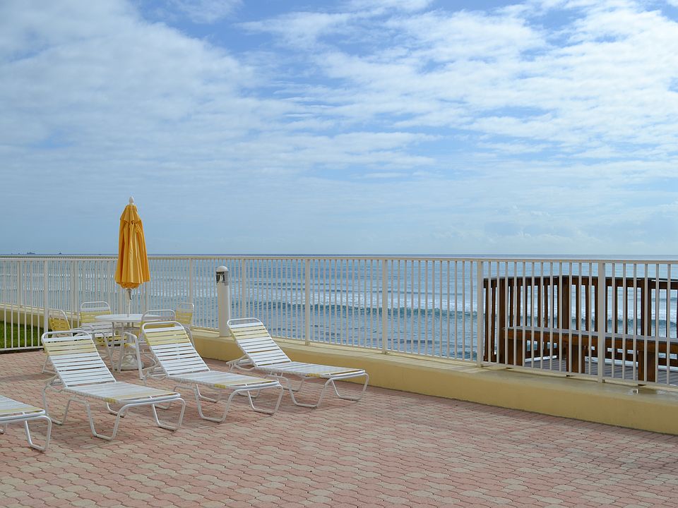 Pool Deck and Beach access