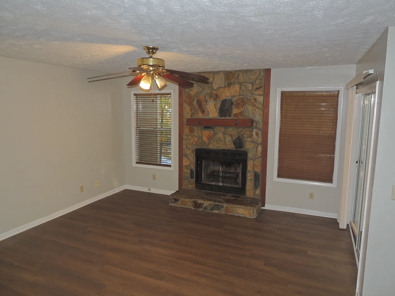 1018 Wood Creek Dr — Photo 2