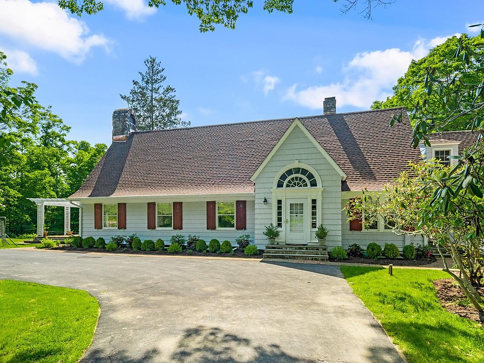 1st image of 220 Croton Ave