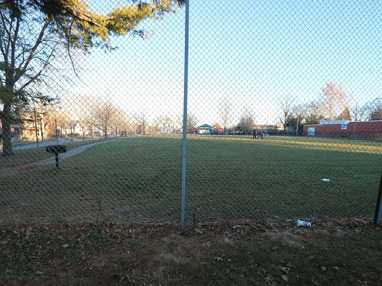 1409 Jefferson St — Photo 14