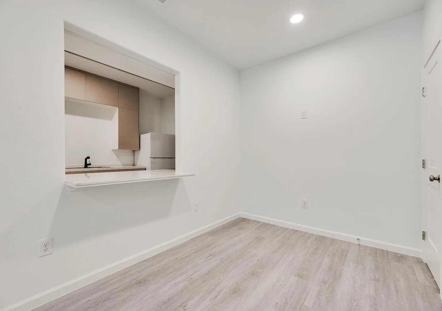 4225 Bernice St - 209 — Photo 3