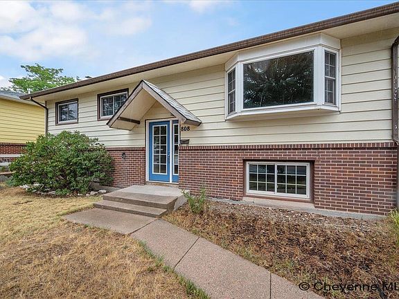 4th image of 808 Gardenia Dr
