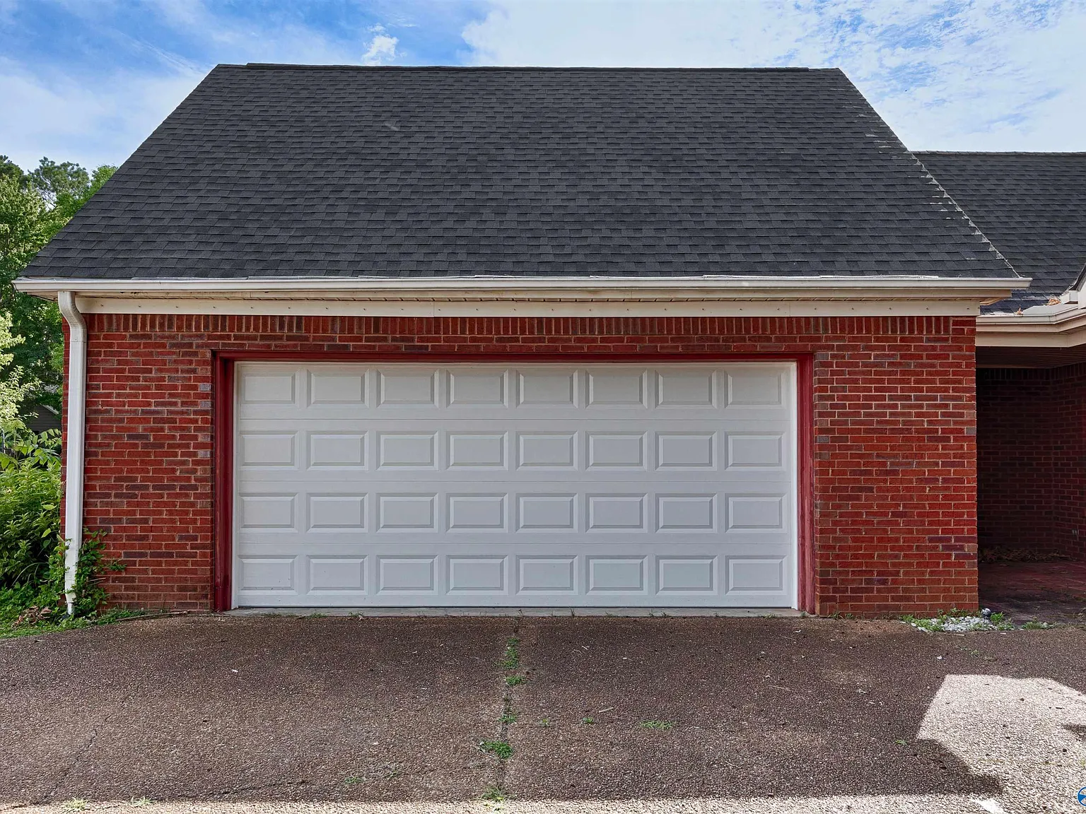 3 bed, 2.5 bath, 2042 sqft, $1,950 — Photo 2