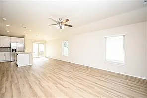 3 bed, 2.0 bath, 1272 sqft, $1,830 — Photo 2