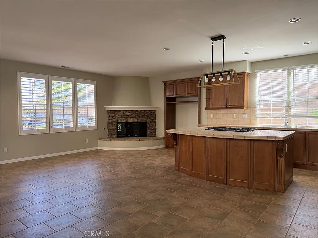 4 bed, 3.5 bath, 2662 sqft, $5,600 — Photo 3