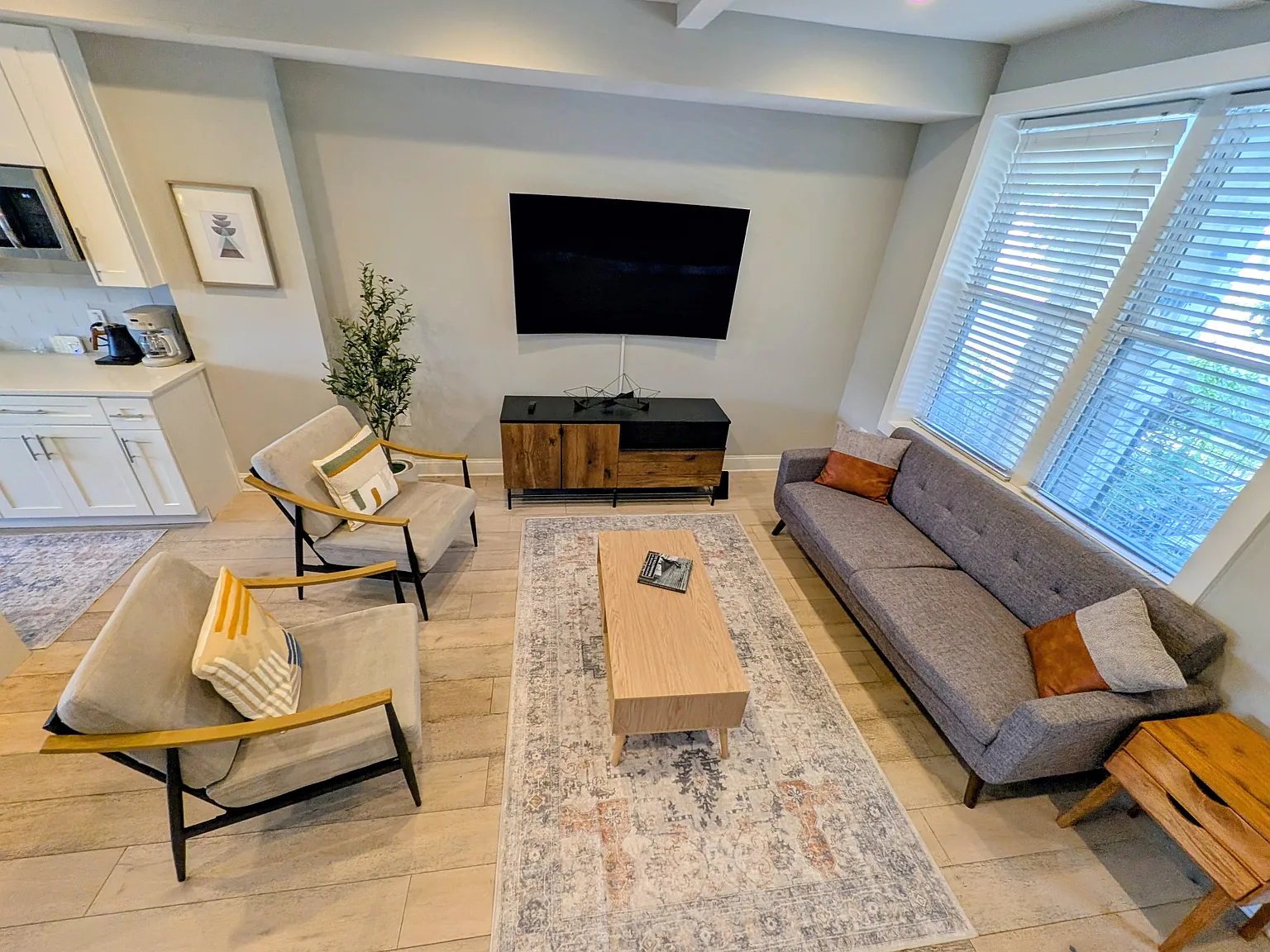 4 bed, 3.5 bath, 1726 sqft, $4,750 — Photo 4