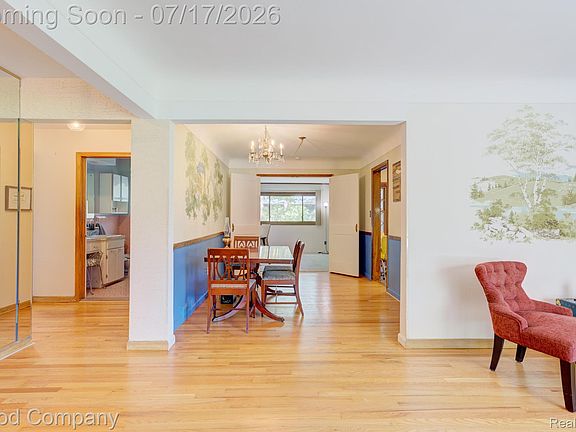 5th image of 24310 Manistee St